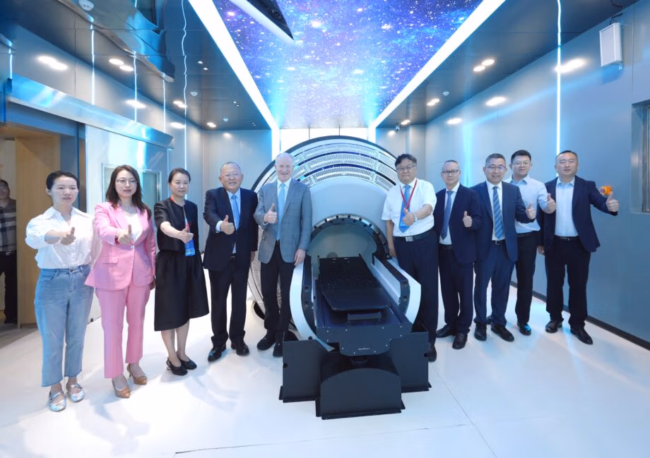 开机仪式机房合影 - The ZAP-X Gyroscopic Radiosurgery treatment suite at Changchun Tumor Hospital in Jilin Province, China.